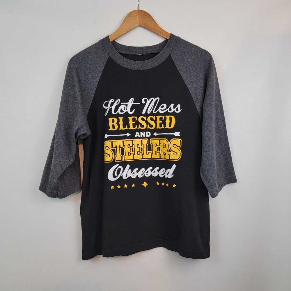 Pittsburgh Steelers Hot Mess Blessed 3/4 Sleeve Sports Football Team Fan Top med